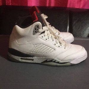 Jordan Retro 5 “White Cement” 🖤❤️